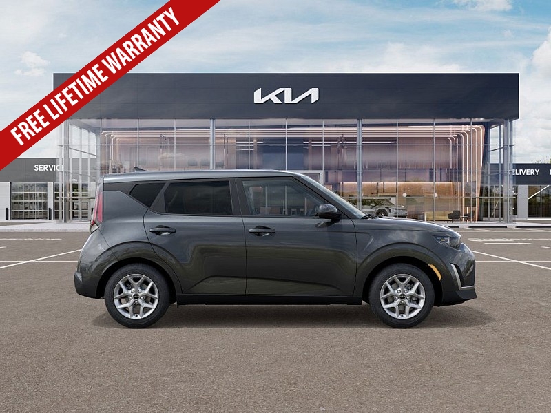 2025 Kia Soul LX photo 3