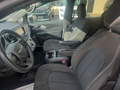 Used 2022  Chrysler Pacifica Touring AWD at City Wide Auto Credit near Toledo&comma; OH