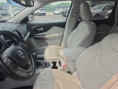 Used 2019  Jeep Cherokee 4d SUV 4WD Limited 3&period;2L at City Wide Auto Credit near Toledo&comma; OH