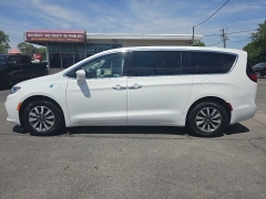 Used 2022  Chrysler Pacifica Hybrid Touring L FWD at City Wide Auto Credit near Toledo&comma; OH