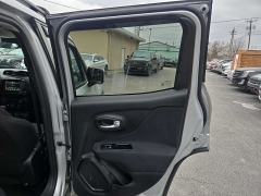 Used 2019  Jeep Renegade 4d SUV 4WD Latitude at City Wide Auto Credit near Toledo&comma; OH