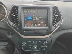 Used 2015  Jeep Cherokee 4d SUV 4WD Limited V6 at City Wide Auto Credit near Toledo&comma; OH