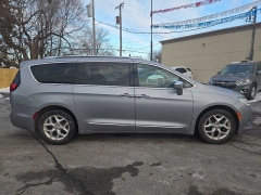 Used 2020  Chrysler Pacifica 4d Wagon Limited at City Wide Auto Credit near Toledo&comma; OH