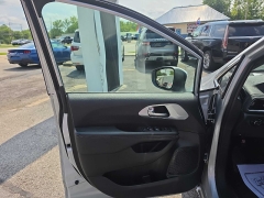 Used 2023  Chrysler Pacifica Touring FWD at City Wide Auto Credit near Toledo&comma; OH