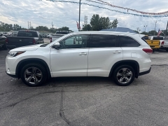 Used 2017  Toyota Highlander 4d SUV AWD Limited at City Wide Auto Credit near Toledo&comma; OH