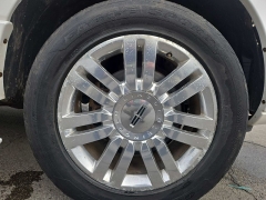 Used 2014  Lincoln Navigator 4d SUV 4WD at City Wide Auto Credit near Toledo&comma; OH