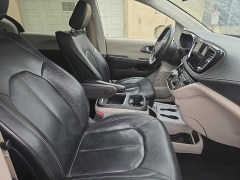 Used 2022  Chrysler Pacifica Hybrid Touring L FWD at City Wide Auto Credit near Toledo&comma; OH