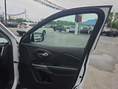 Used 2020  Jeep Cherokee 4d SUV FWD Limited 2&period;4L at City Wide Auto Credit near Toledo&comma; OH