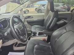 Used 2022  Chrysler Pacifica Hybrid Touring L FWD at City Wide Auto Credit near Toledo&comma; OH