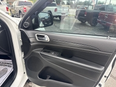 Used 2020  Jeep Grand Cherokee 4d SUV 4WD Laredo Altitude at City Wide Auto Credit near Toledo&comma; OH