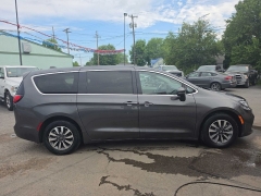 Used 2022  Chrysler Pacifica Hybrid Touring L FWD at City Wide Auto Credit near Toledo&comma; OH