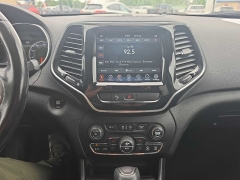 Used 2020  Jeep Cherokee 4d SUV FWD Limited 2&period;4L at City Wide Auto Credit near Toledo&comma; OH