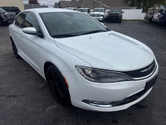 Used 2016  Chrysler 200 4d Sedan C V6 at City Wide Auto Credit near Toledo&comma; OH