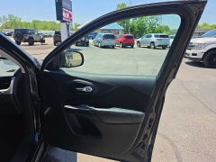 Used 2015  Jeep Cherokee 4d SUV 4WD Latitude V6 at City Wide Auto Credit near Toledo&comma; OH