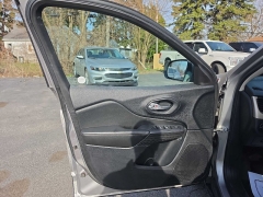 Used 2016  Jeep Cherokee 4d SUV 4WD Limited V6 at City Wide Auto Credit near Toledo&comma; OH