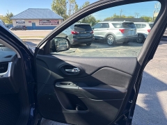 Used 2015  Jeep Cherokee 4d SUV 4WD Trailhawk at City Wide Auto Credit near Toledo, OH