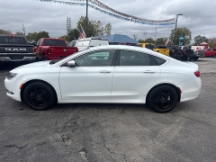 Used 2016  Chrysler 200 4d Sedan C V6 at City Wide Auto Credit near Toledo&comma; OH