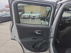 Used 2019  Jeep Renegade 4d SUV 4WD Latitude at City Wide Auto Credit near Toledo&comma; OH