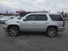 Used 2014  Cadillac Escalade 4d SUV AWD Premium at City Wide Auto Credit near Toledo&comma; OH