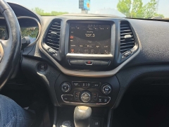 Used 2015  Jeep Cherokee 4d SUV 4WD Latitude V6 at City Wide Auto Credit near Toledo&comma; OH