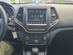 Used 2019  Jeep Cherokee 4d SUV 4WD Trailhawk 3&period;2L at City Wide Auto Credit near Toledo&comma; OH