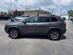 Used 2019  Jeep Cherokee 4d SUV 4WD Trailhawk Elite 3&period;2L at City Wide Auto Credit near Toledo&comma; OH