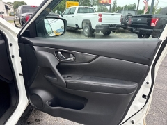 Used 2017  Nissan Rogue 4d SUV AWD SV at City Wide Auto Credit near Toledo&comma; OH