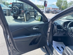 Used 2019  Jeep Cherokee 4d SUV 4WD Trailhawk Elite 3&period;2L at City Wide Auto Credit near Toledo&comma; OH