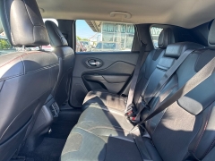 Used 2015  Jeep Cherokee 4d SUV 4WD Trailhawk at City Wide Auto Credit near Toledo, OH