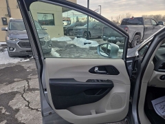 Used 2020  Chrysler Pacifica 4d Wagon Limited at City Wide Auto Credit near Toledo&comma; OH