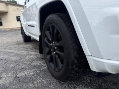 Used 2020  Jeep Grand Cherokee 4d SUV 4WD Laredo Altitude at City Wide Auto Credit near Toledo&comma; OH