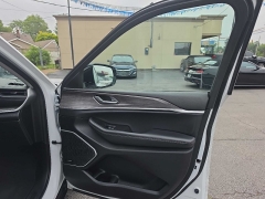 Used 2022  Jeep Grand Cherokee Limited 4x4 at City Wide Auto Credit near Toledo&comma; OH