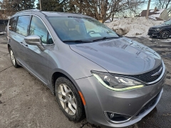 Used 2020  Chrysler Pacifica 4d Wagon Limited at City Wide Auto Credit near Toledo&comma; OH
