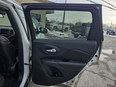 Used 2015  Jeep Cherokee 4d SUV 4WD Limited V6 at City Wide Auto Credit near Toledo&comma; OH