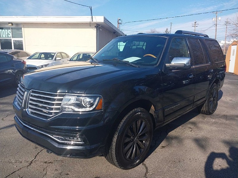 Used 2017  Lincoln Navigator 4d SUV 4WD Select at City Wide Auto Credit near Toledo, OH