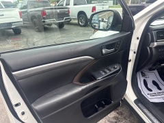 Used 2017  Toyota Highlander 4d SUV AWD Limited at City Wide Auto Credit near Toledo&comma; OH
