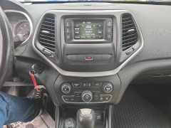 Used 2015  Jeep Cherokee 4d SUV 4WD Latitude V6 at City Wide Auto Credit near Toledo, OH