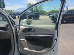 Used 2022  Chrysler Pacifica Hybrid Touring L FWD at City Wide Auto Credit near Toledo&comma; OH