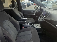 Used 2022  Chrysler Pacifica Touring AWD at City Wide Auto Credit near Toledo&comma; OH