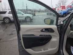 Used 2022  Chrysler Pacifica Hybrid Touring L FWD at City Wide Auto Credit near Toledo&comma; OH