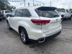 Used 2017  Toyota Highlander 4d SUV AWD Limited at City Wide Auto Credit near Toledo&comma; OH