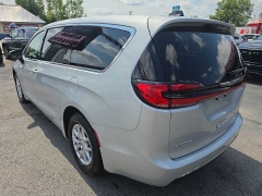 Used 2023  Chrysler Pacifica Touring FWD at City Wide Auto Credit near Toledo&comma; OH