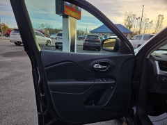 Used 2015  Jeep Cherokee 4d SUV 4WD Trailhawk V6 at City Wide Auto Credit near Toledo, OH