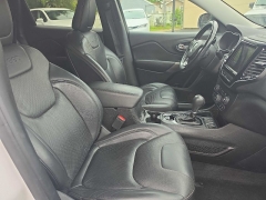 Used 2020  Jeep Cherokee 4d SUV FWD Limited 2&period;4L at City Wide Auto Credit near Toledo&comma; OH