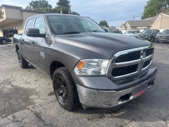 Used 2022  Ram 1500 Classic 4WD SLT Crew Cab 5'7" Box at City Wide Auto Credit near Toledo&comma; OH