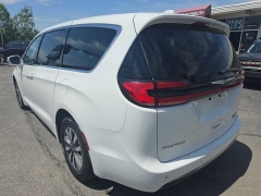 Used 2022  Chrysler Pacifica Hybrid Touring L FWD at City Wide Auto Credit near Toledo&comma; OH