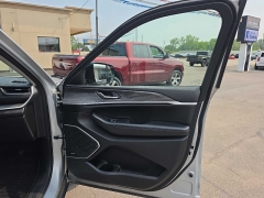 Used 2021  Jeep Grand Cherokee L Limited 4x4 at City Wide Auto Credit near Toledo&comma; OH