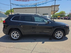 Used 2015  Jeep Cherokee 4d SUV 4WD Latitude V6 at City Wide Auto Credit near Toledo&comma; OH