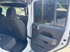 Used 2020  Jeep Gladiator Crew Cab Overland at City Wide Auto Credit near Toledo&comma; OH