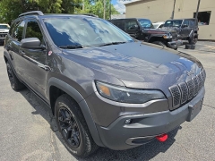 Used 2019  Jeep Cherokee 4d SUV 4WD Trailhawk 3&period;2L at City Wide Auto Credit near Toledo&comma; OH